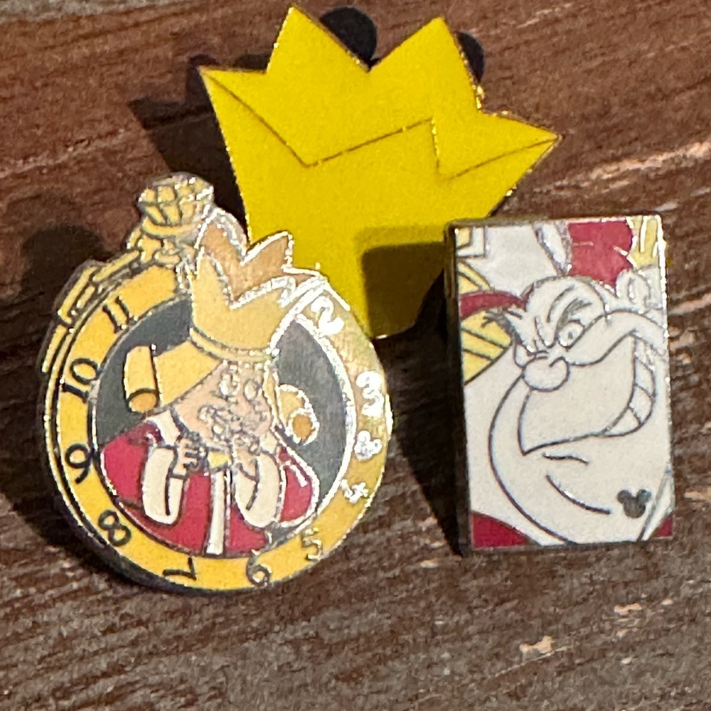 Authentic Disney pins Queen & King of Hearts Alice in Wonderland Mickey Mouse ba